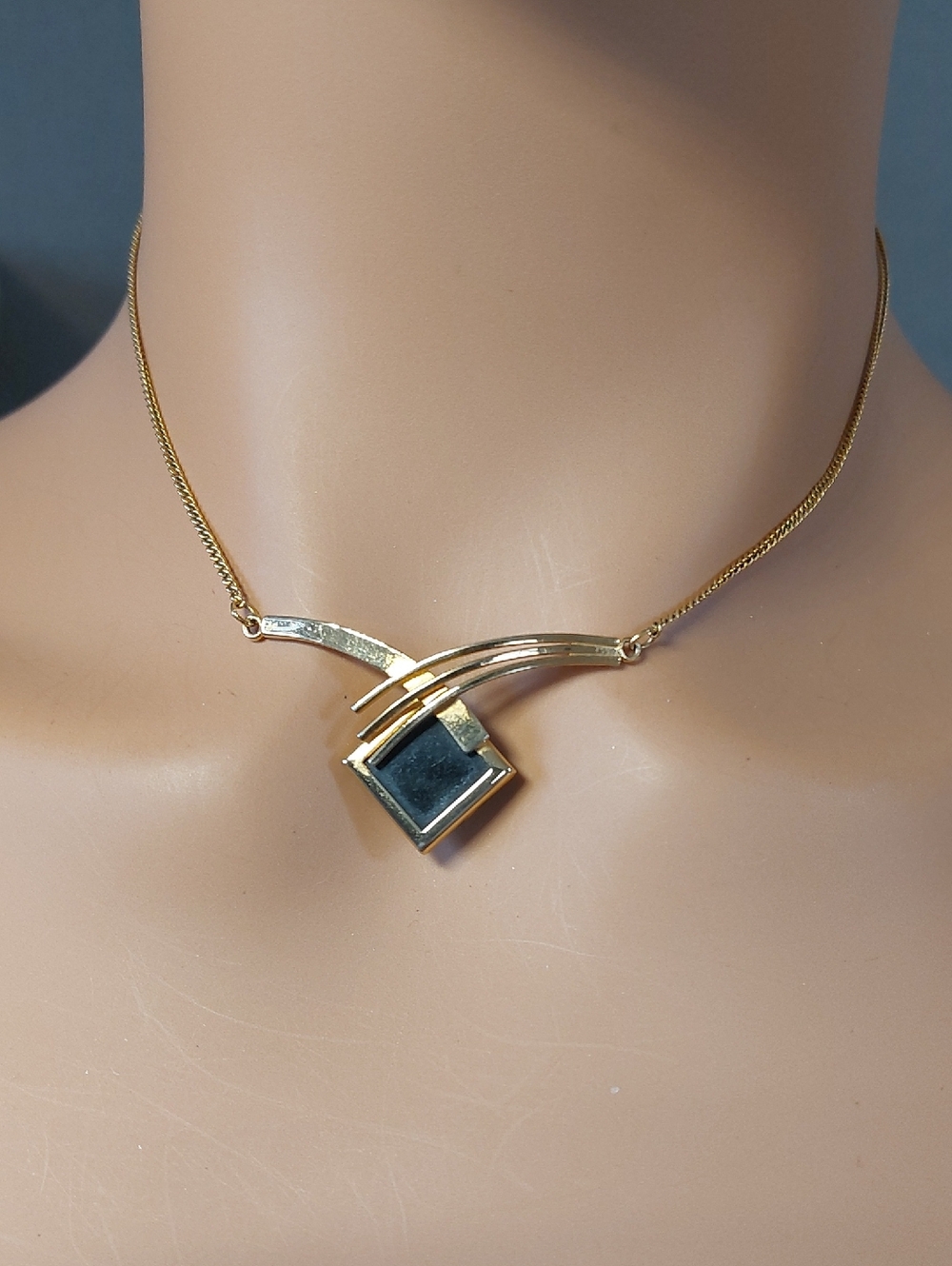 💜5/$25 Vintage Korean Gold-Tone Geometric Necklace Black Signed Sarah 15"